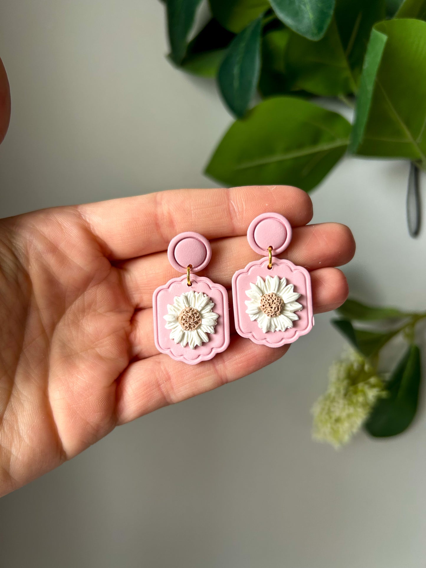 Daisy Frame Dangles