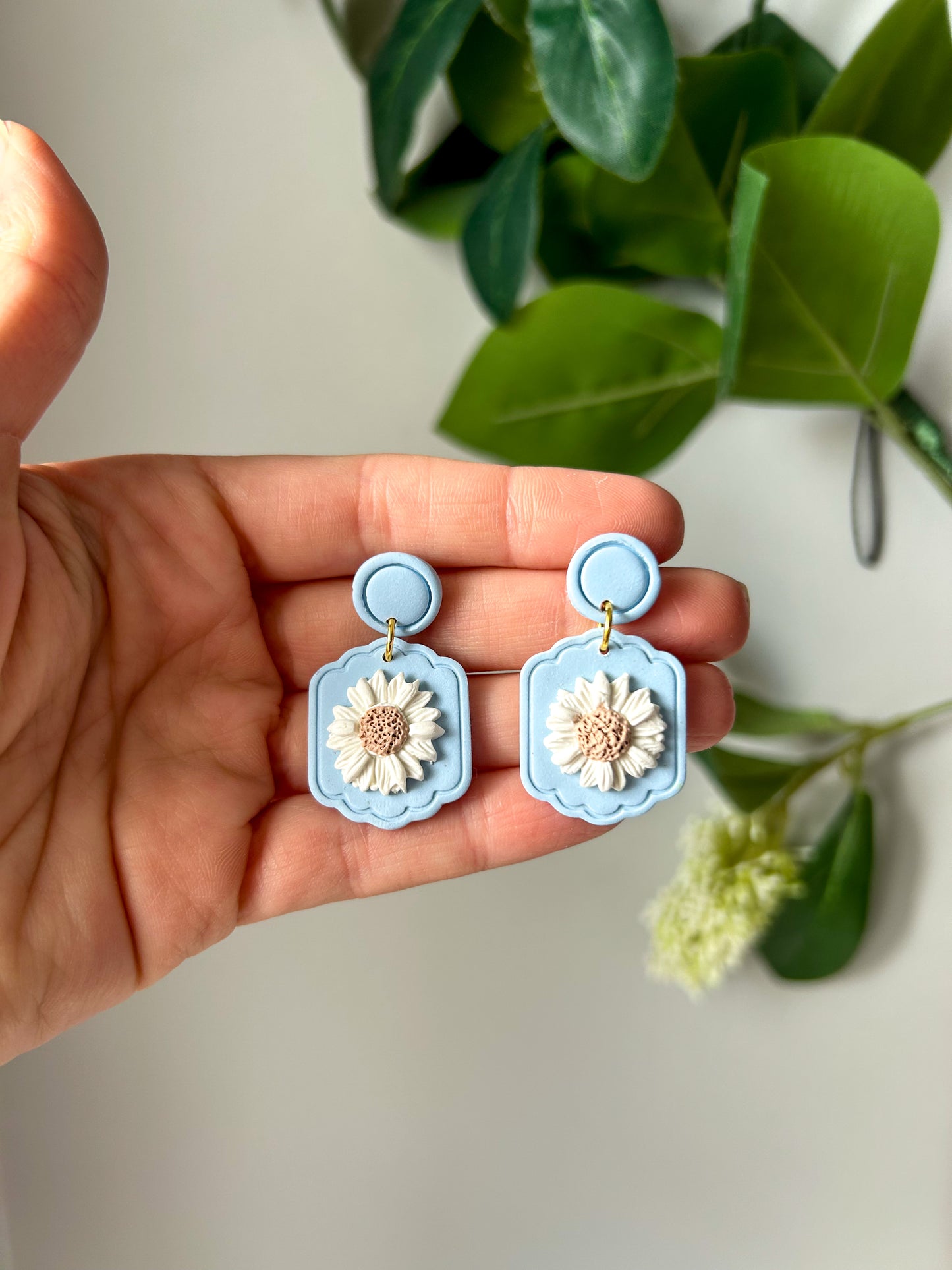 Daisy Frame Dangles