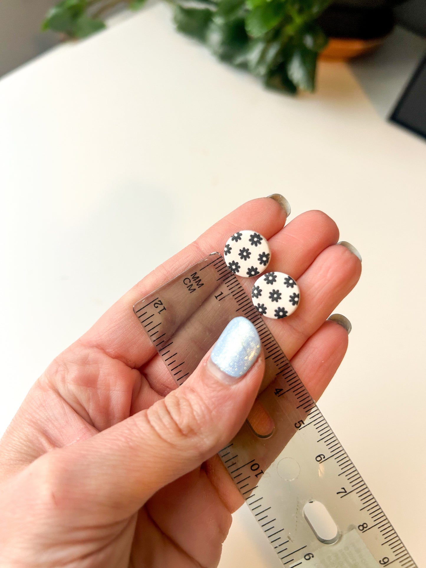 Black Daisy and Green Stud Pair