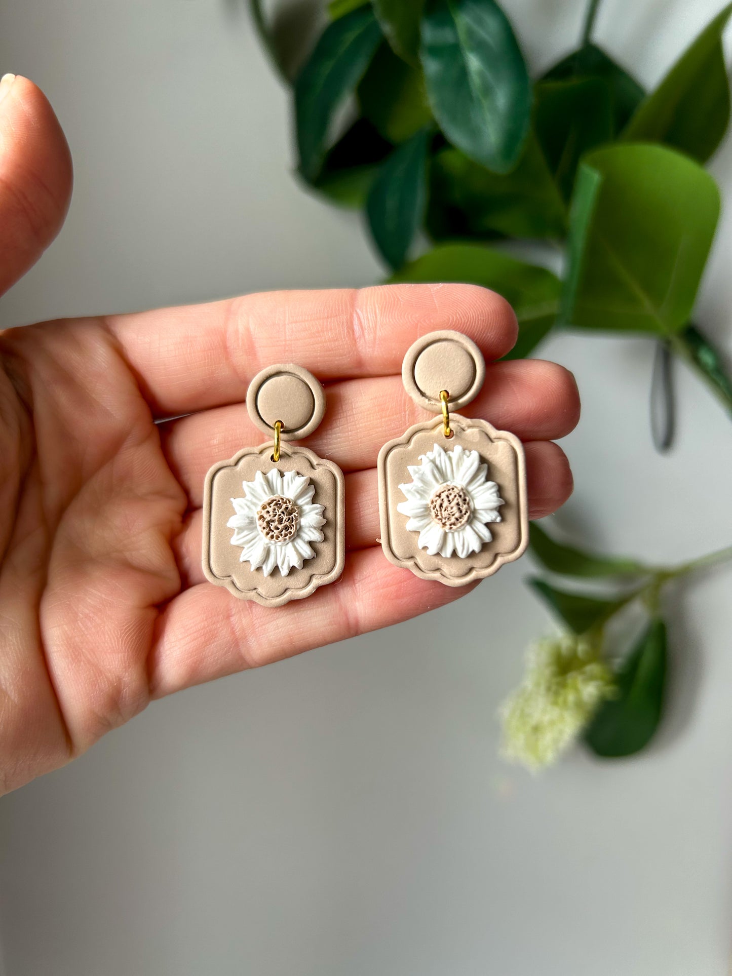 Daisy Frame Dangles