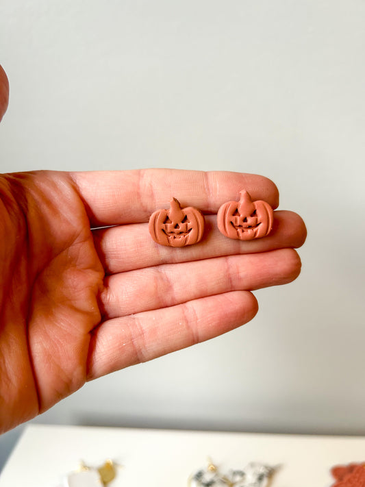 Large Jack-o-lantern studs